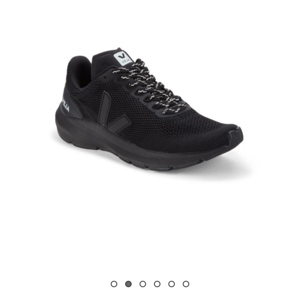 NWT Veja black sneakers EU size 40 (women’s 8 1/2-9/men’s 7).Brand new with box. - Picture 5 of 14